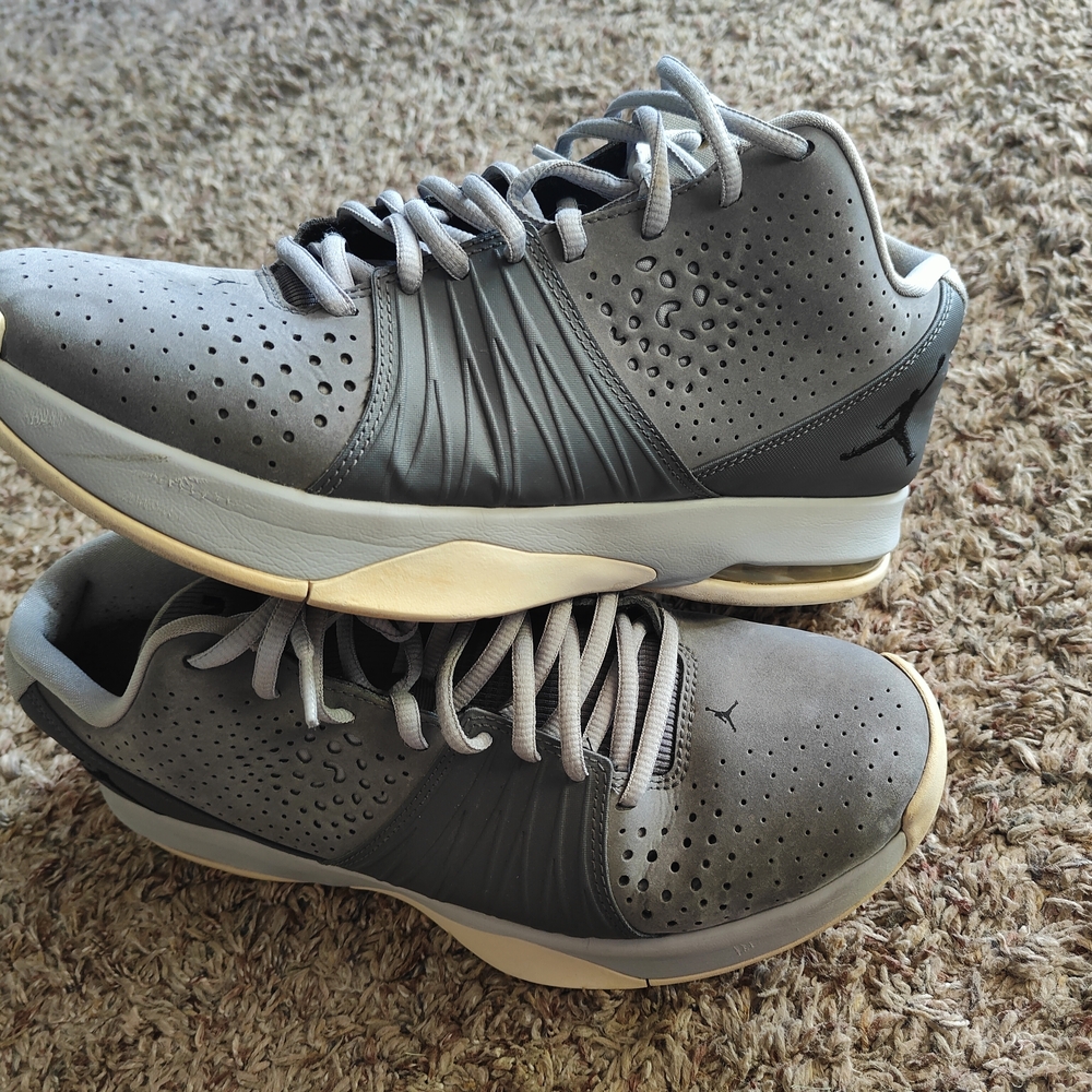 Jordan Men's Gray 5 AM Basketball Shoes